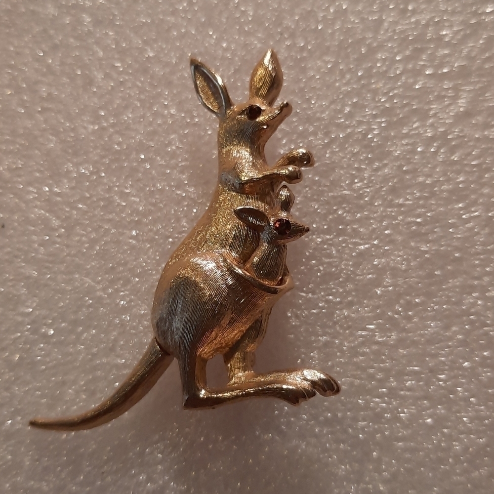 Avon Kangaroo Brooch